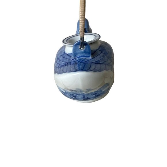 Chinese VTG Teapot Hand Painted Blue White Duck Wrapped Handle With Lid - Picture 10 of 12